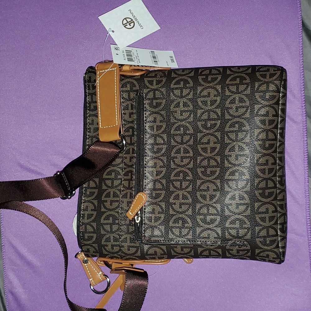 Brand Giani Bernini, size 9-3/4"W x 9" H x 2" D Brown/ British Tan